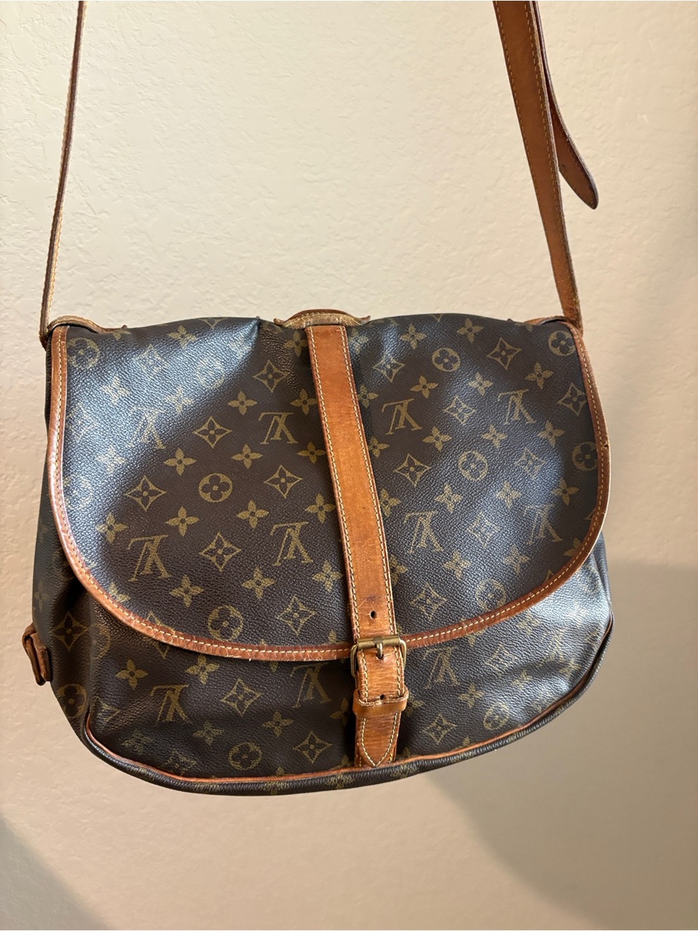 Louis Vuitton Saumur 35
Brown Monogram Crossbody
Bag
